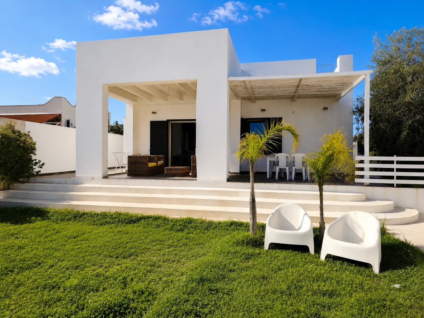 La villa vista dal giardino
